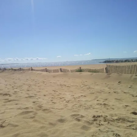 A La Plage * 沙特拉永普拉日